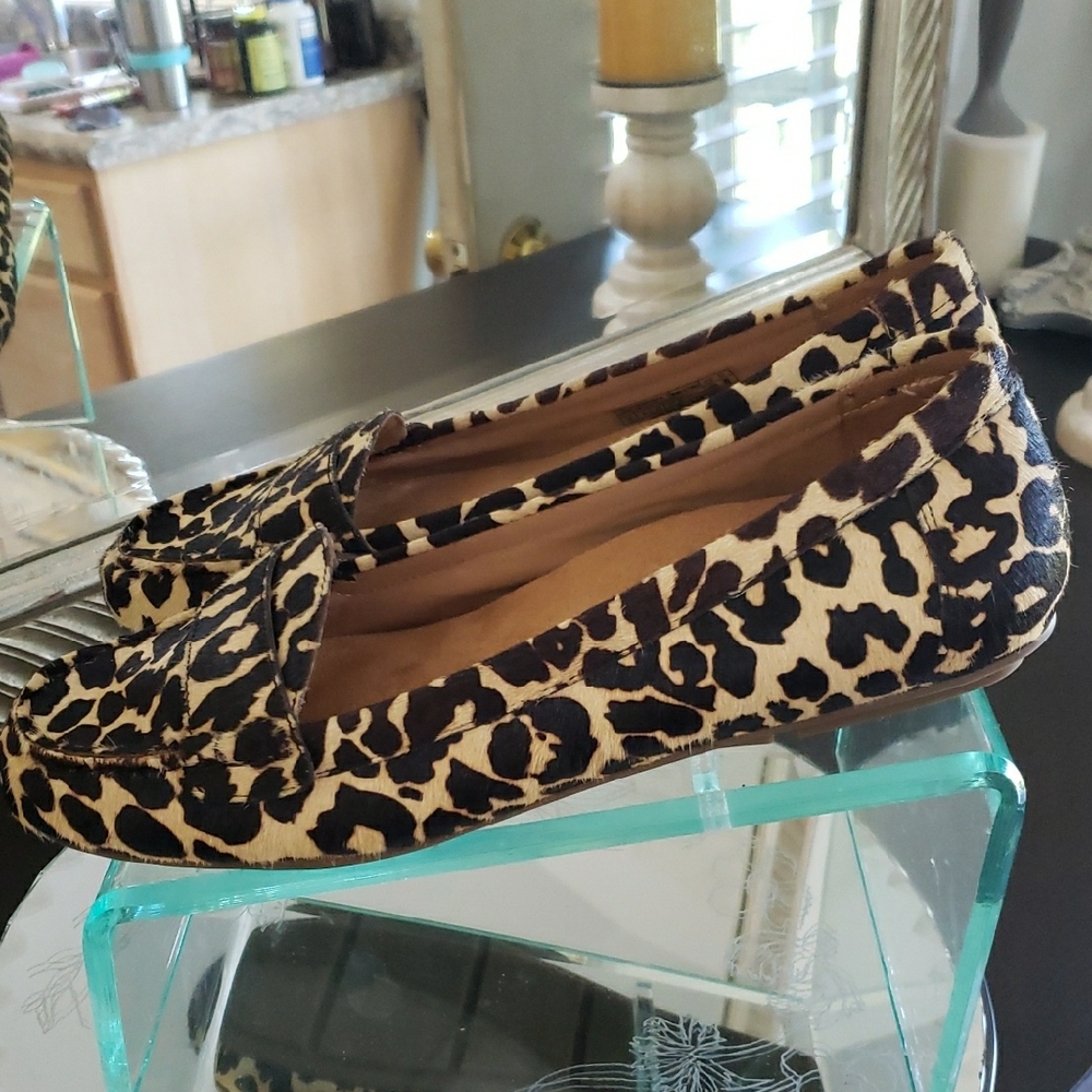 Vionic Leopard Print Flats - Picture 4 of 8